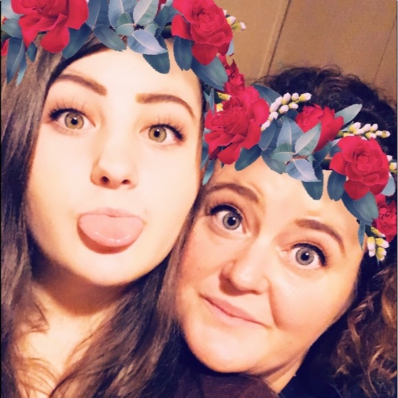 Meet your Posher, Kim - Picture 2 of 2